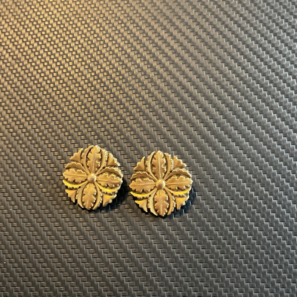 Burnished Gold AAM American Art Museum Oak Leaf clip on Earrings